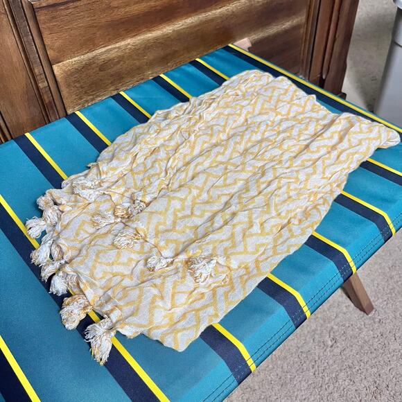 J. McLaughlin Yellow White Patterned Tassel Viscose Lightweight Scarf - Picture 2 of 3